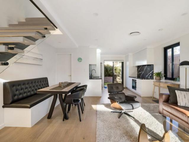 Designer townhouse with private courtyard