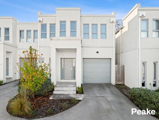 Designer Townhouse With Stunning Views