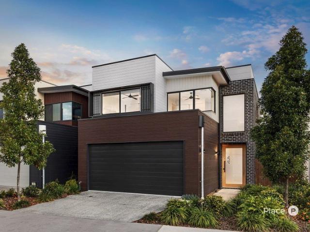 DESIGNER TOWNHOME WITH SUPERB LIFESTYLE APPEAL