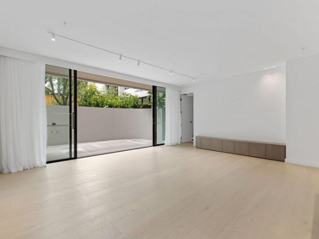 Designer Two Bedroom Apartment with Ground Floor Garden
