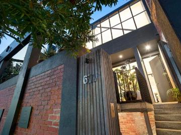 Designer warehouse living on a grand scale