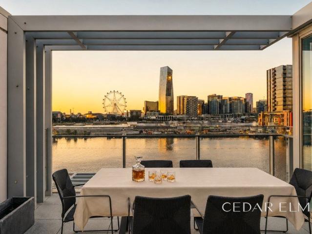 Designer Waterfront House In South Docklands