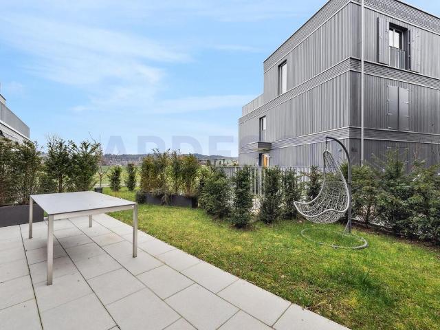 Designer Wohnung mit Garten & Hobbyraum