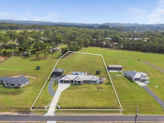 Designer Acreage Living in Exclusive Estate, Just Minutes to Port Macquarie