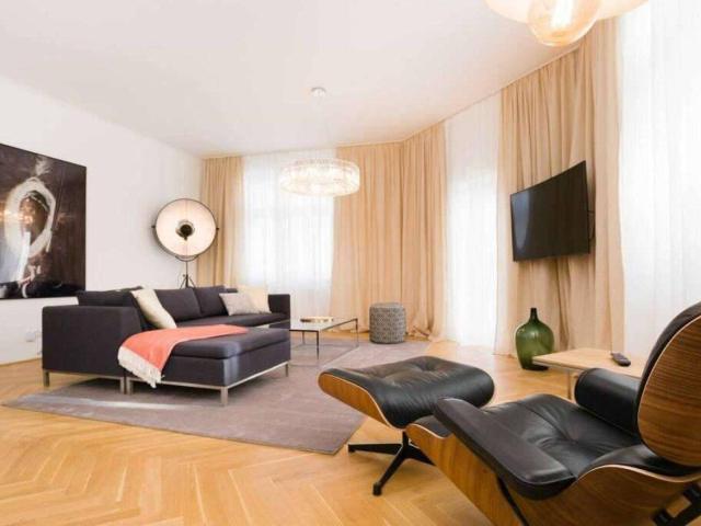 DESIGNER ALTBAU | Exklusive und helle 3 Zimmer Wohnung |
