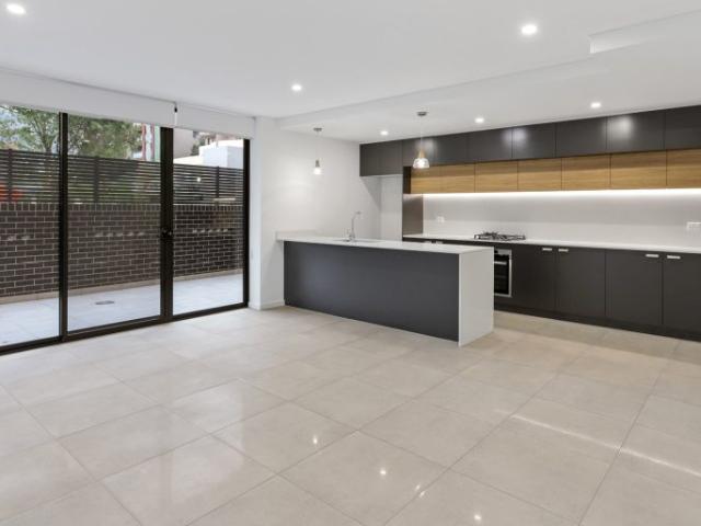 Designer and Contemporary Living Apartment PLUS Studio