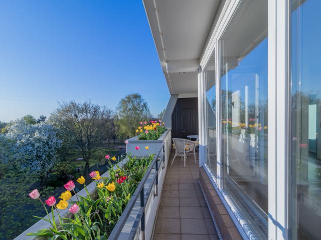Designer Apartment 18 min. Hbf Nature, Light, Big Balcony, Windows, Garden, parking spot