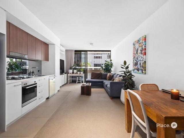 Designer Apartment in Newstead's Most Sought After Boutique Building