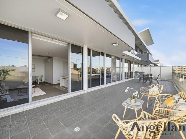 Designer Apartment in Resort Like Complex with Lifestyle Convenience
