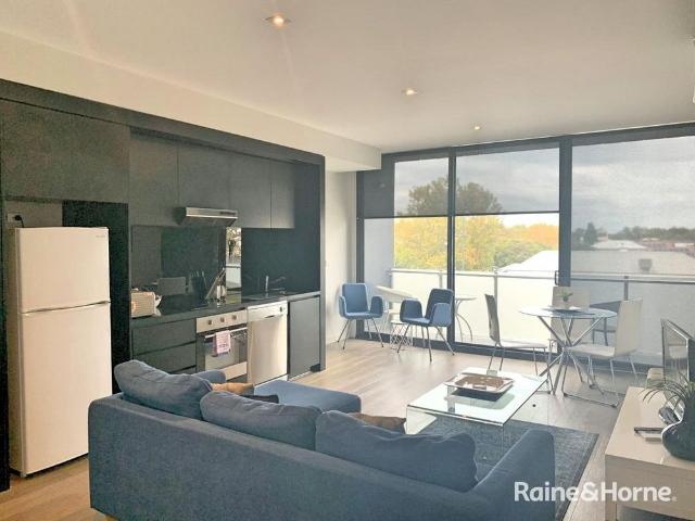 DESIGNER APARTMENT IN THE HEART OF WILLIAMSTOWN