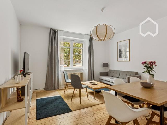 Designer Apartment with Balcony – Urban Oasis in Neukölln