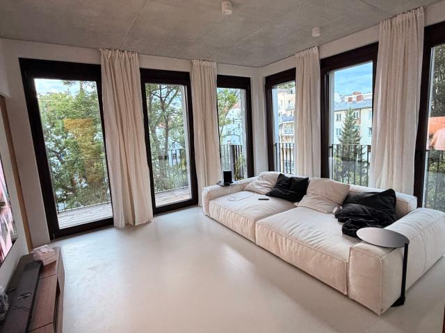 Designer apartment with loft flair & 2 large terraces