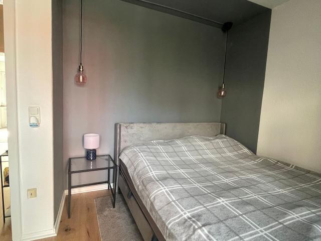 Designer apartment with parking space and king size bed, Koln Amsterdam Apartments for Rent