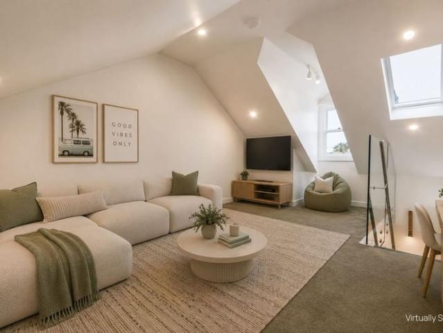 DESIGNER 'CAPECOD' HOME WITH PARKING