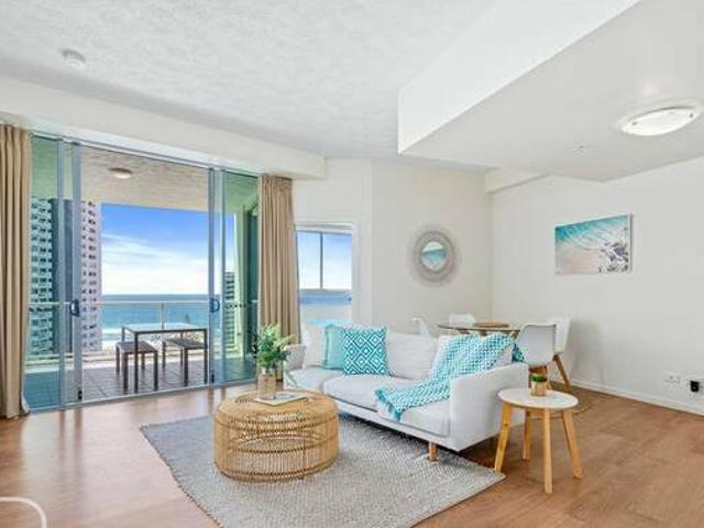 Designer décor Endless Ocean Views