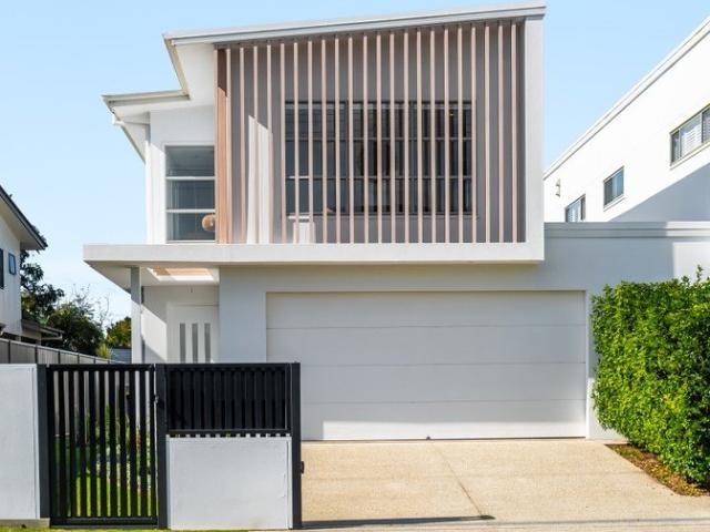 Designer downtown oasis with pool just 600m to the surf