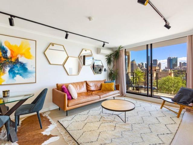 Designer Executive Apartment With Stunning Views In Springfield Tower