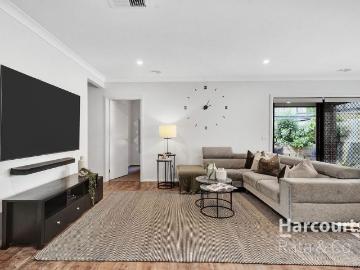 Designer Family Excellence in a Premier Parkside Setting