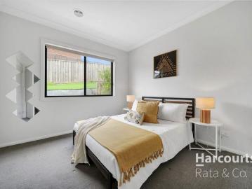Designer Family Excellence in a Premier Parkside Setting