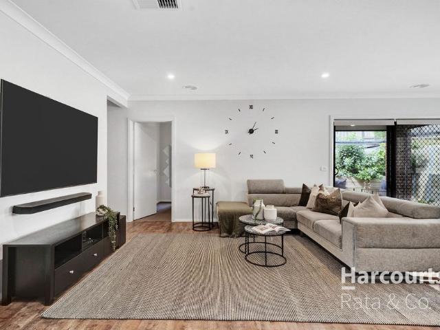 Designer Family Excellence in a Premier Parkside Setting