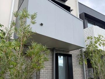 DESIGNER FAMILY HOME IN PRIME LOCATION!