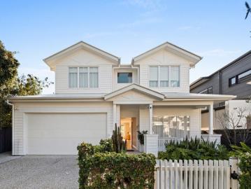 Designer Family Living in a Prime Holland Park Setting