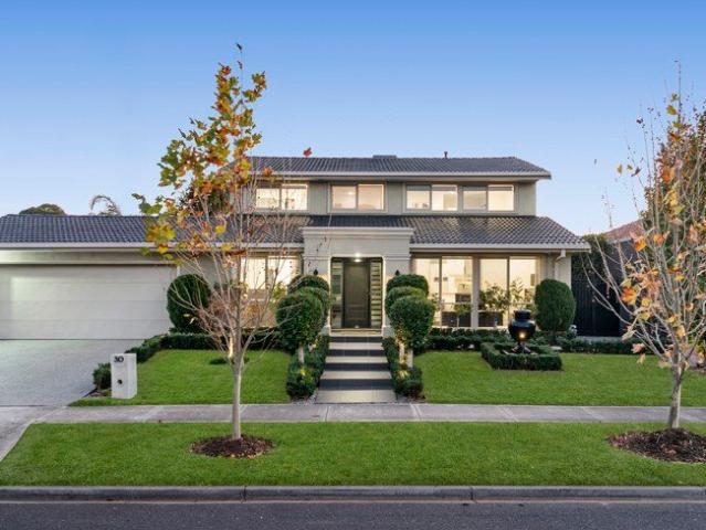 Designer Family Living in an Unbeatable Location