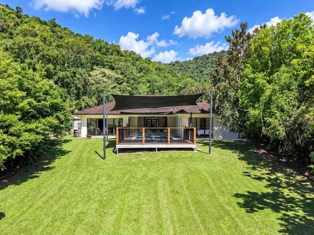 Designer Family Living Private 1,482m² Retreat Backing Onto Parkland