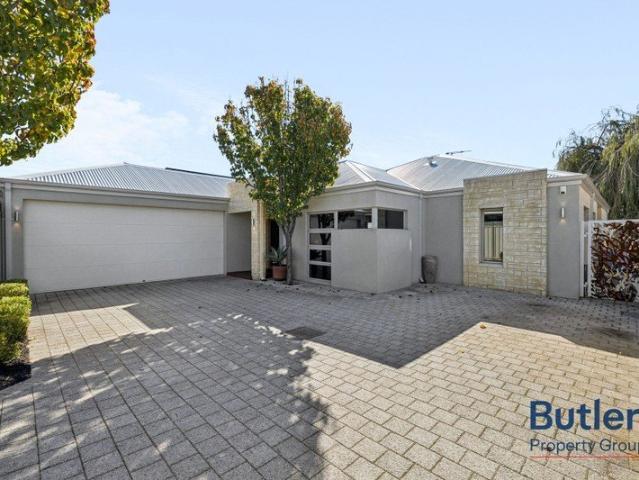 Designer Family Living with Theatre, Study, Bar & Exceptional Entertaining