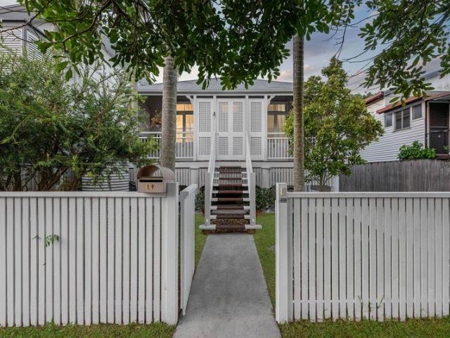 Designer family Queenslander in dream location
