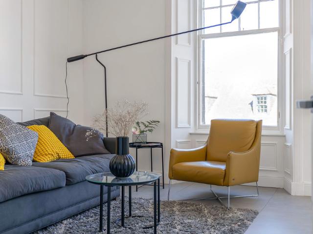 Designer flat in historic town near Edinburgh