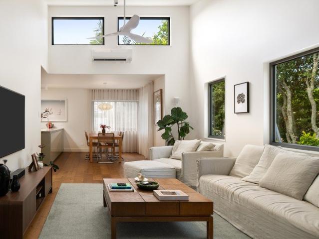 Designer Lakeside Living, Steps from Tewantin Village
