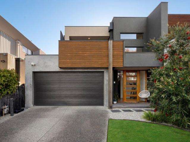 Designer Living in a Prized Beachside Position