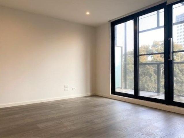 Designer Living In The Heart Of Windsor