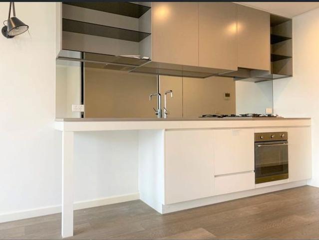 Designer Living In The Heart Of Windsor