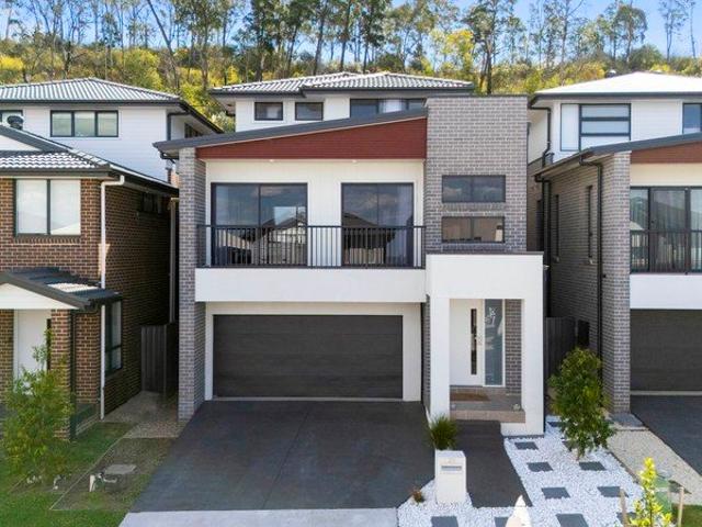 DESIGNER LIVING OPEN TO VIEW SAT 12/09/2026 @ 2 2.30PM