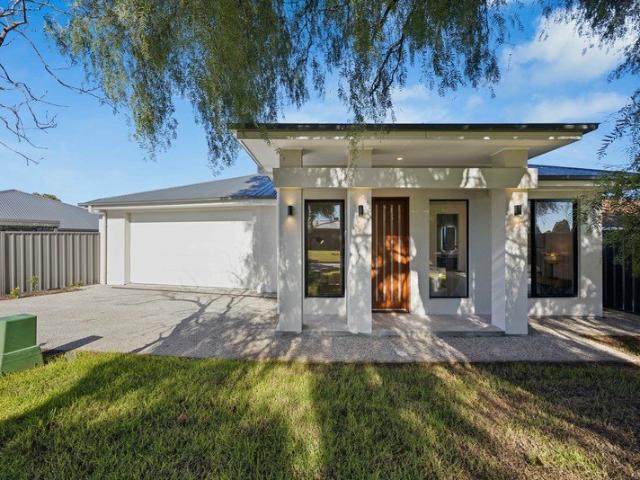 Designer Living Moments from Eva Reserve in Redwood Park