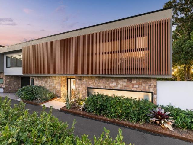 DESIGNER LIVING WITH A SUNLIT NORTHERN ASPECT