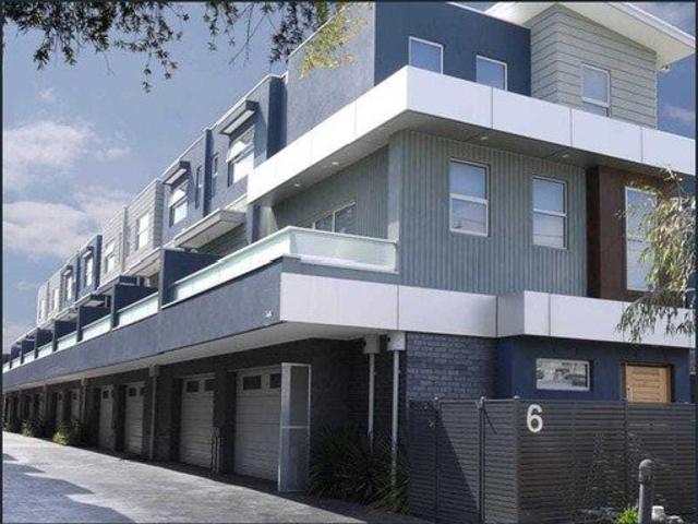 Designer Living with Parklands, Cafés & Transport at Your Doorstep