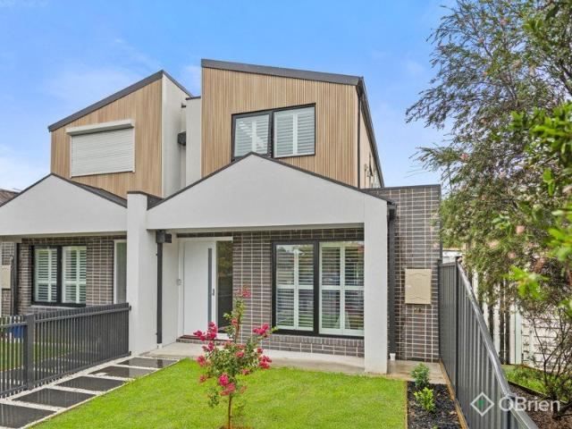 Designer Living With Self Contained Studio