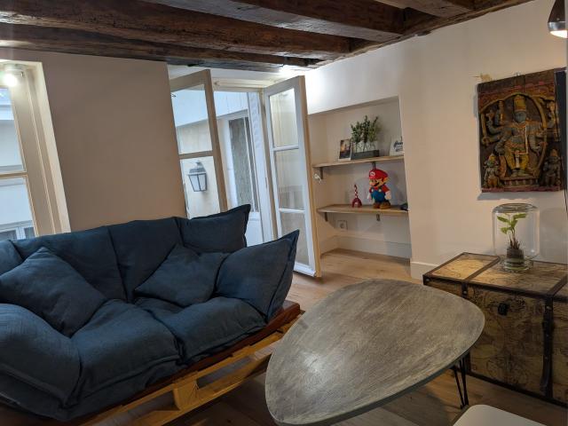 Designer Loft Saint Honoré | Home Office | 2min Louvre Metro | Premium Appliances | Fiber WiFi | Young Professionals, Paris Amsterdam Apartments for Rent