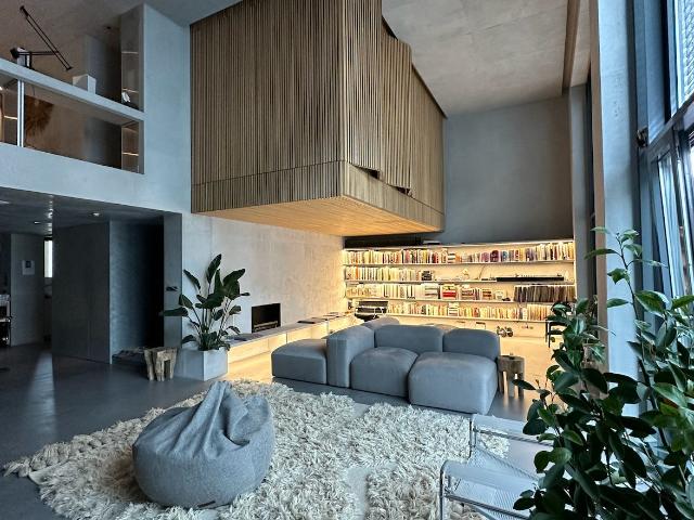 Designer loft with open plan living and balcony in absolute center of Berlin, Berlin Amsterdam Apartments for Rent