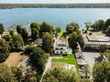 Designer Luxus Wohnung in absolut erster Wasserlinie Am Großen Wannsee mit Privatem Parkplatz