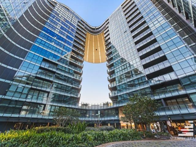 Designer Luxury One Bedroom at Green Square Town Center