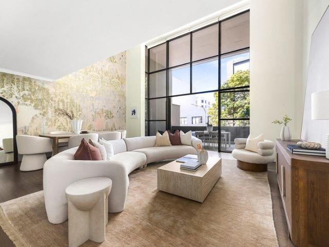 Designer New York Loft Style Apartment in Vibrant Gallery Precinct