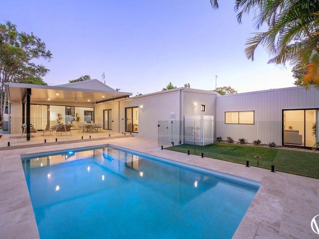 Designer Noosa Heads Sanctuary with Parkside Privacy