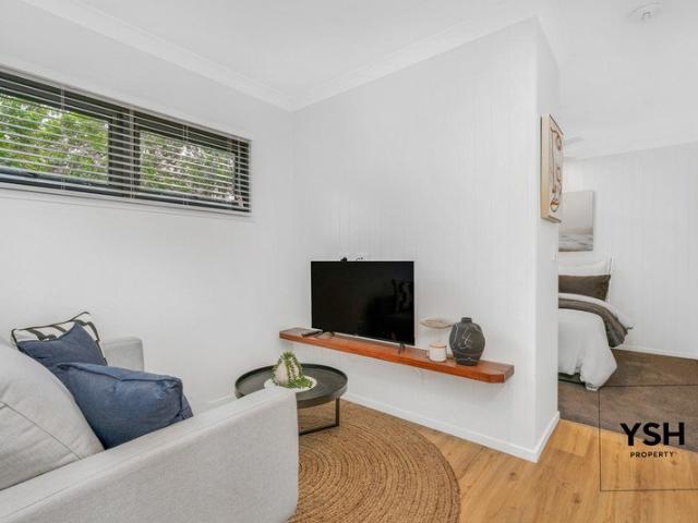 DESIGNER ONE BEDROOM APARTMENT ALL BILLS INCLUDED covers electricity, water and NBN internet. Simply pack your bags and settle in