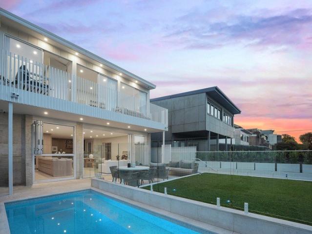 Designer Residence of Timeless Luxury Showcases New Architect Renovation