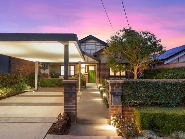 Designer Sanctuary of Bespoke Luxury in Cherished Parkside Setting