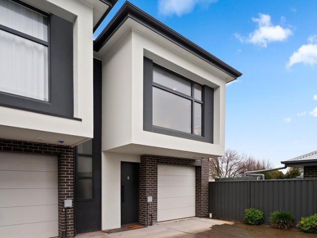 Designer Simplicity with Space to Live, Entertain & Unwind